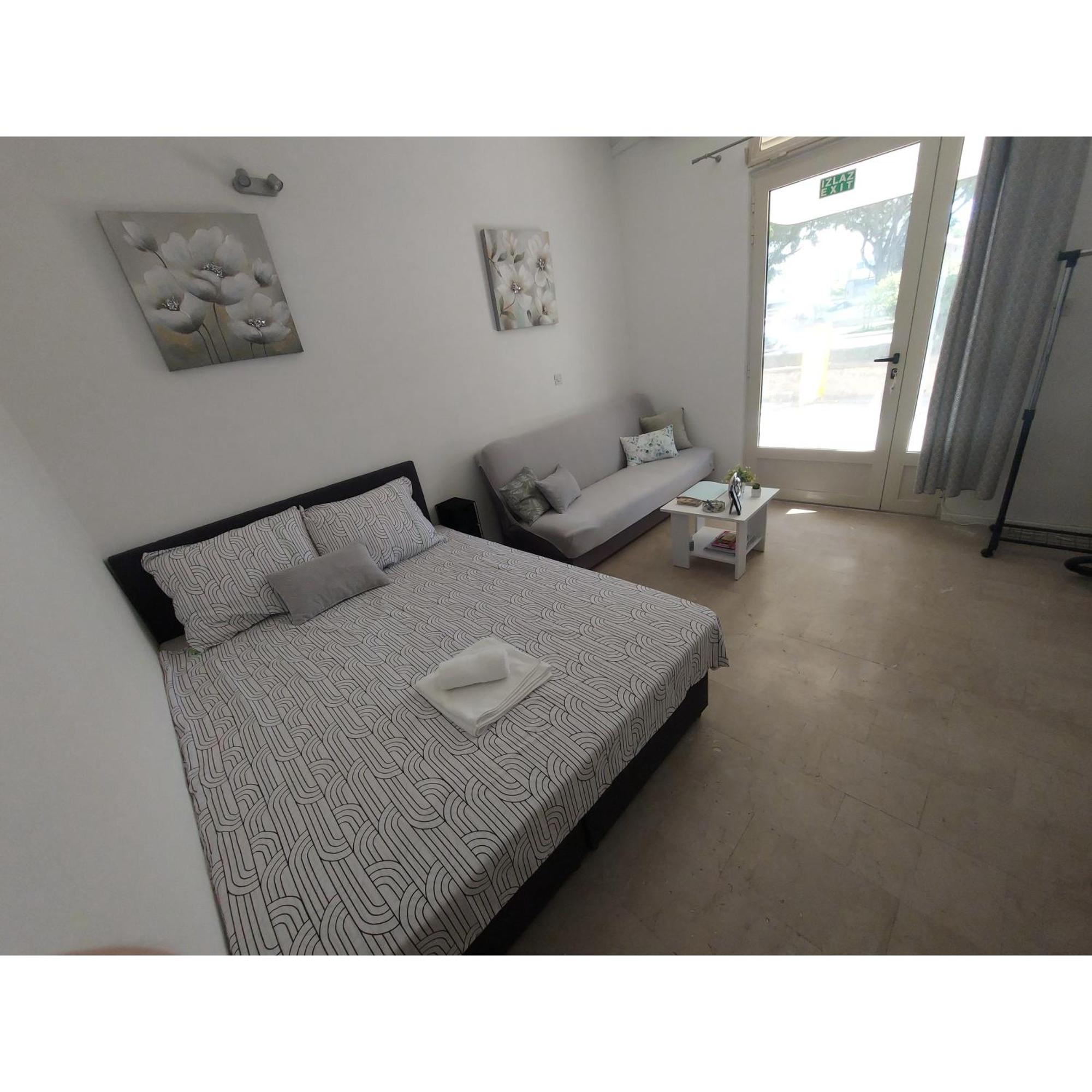 Studio Apartment Lee Split Exterior foto